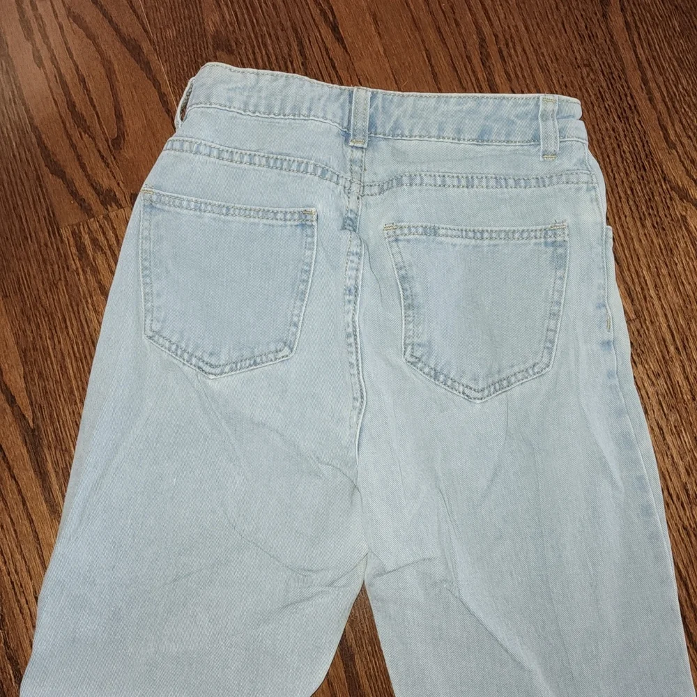 High Rise "Mom" Jeans - Picture 4 of 7